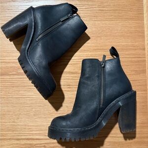 Black Dr Martens Magdalena Boots